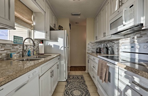 Isla Del Sol House | Ocean Views & 2 Decks: Beach House in Galveston