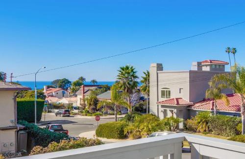 Village of La Jolla House | ocean views 3 blocks to beach AC downstairs
