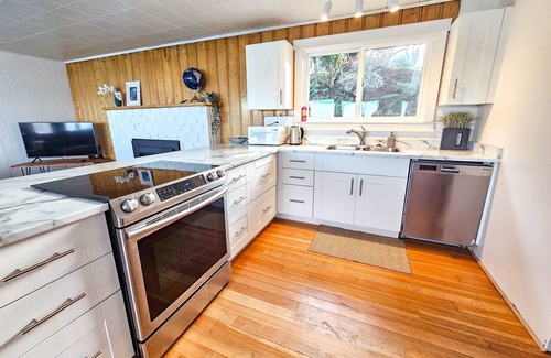 Chemainus House | Ocean Views Beachfront in Ladysmith/Saltair!