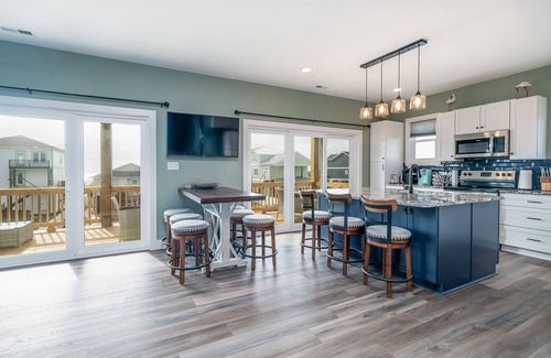 Long Beach House | Ocean Views, Brand NEW, < 2-minute walk to Beach, Great Location!