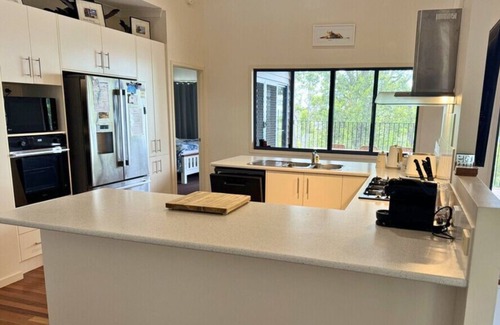 Kingfisher Bay House | Ocean Views, canoeing, swimming, Fishing, 4x4 touring.