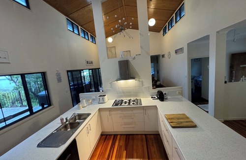 Kingfisher Bay House | Ocean Views, canoeing, swimming, Fishing, 4x4 touring.