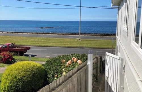 Parklands House | Ocean Views & City Convenience Perfect Getaway