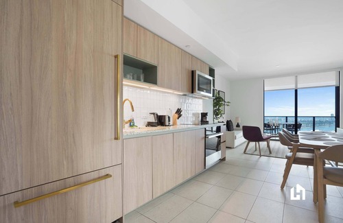 Downtown Miami Condo | Ocean Views, Downtown Vibes, Poolside Relaxation