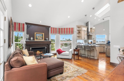 Mystic Hills House | OCEAN VIEWS FROM EVERY ROOM IN THIS LIGHT AND BRIGHT FAMILY RETREAT