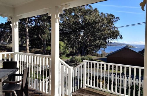 Little River House | OCEAN VIEWS - Gourmet Kitchen - BEACH ACCESS - Short Walk - Sleeps 4