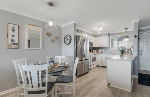 Long Beach Condo | Ocean Views Great Location, Dog friendly Condo, Only 200 steps to Beach, No Parking Fees