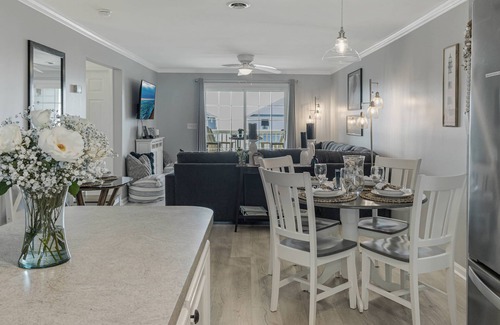 Long Beach Condo | Ocean Views Great Location, Dog friendly Condo, Only 200 steps to Beach, No Parking Fees