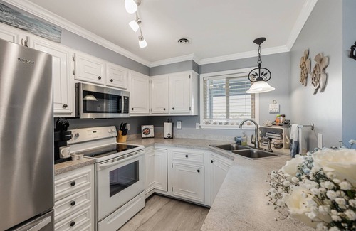 Long Beach Condo | Ocean Views Great Location, Dog friendly Condo, Only 200 steps to Beach, No Parking Fees