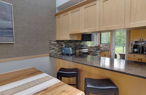 North Oyster Condo | Ocean views, heated pool and private beach on Vancouver Island. nInn of the Sea!