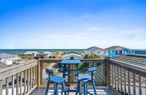 Ocean Isle Beach House | Ocean Views I Sleeps 12 I Walk to Beach I Pool