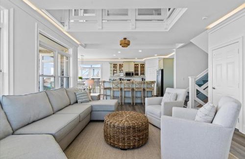 Ocean Isle Beach House | Ocean Views I Sleeps 12 I Walk to Beach I Pool