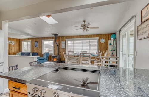 Lincoln City House | Ocean Views, Outdoor Living, Fire-Pit, and Hot Tub Near Beach and Casino!