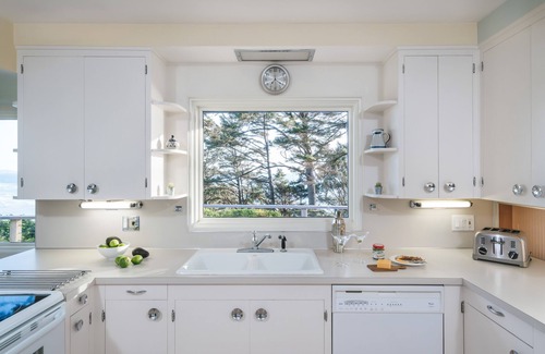 Manzanita House | Ocean Views, Outdoor Living, 5min Walk to Beach | The Purcell House by AvantStay