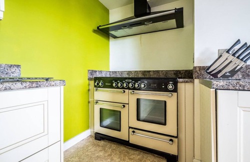 Dawlish Apartment | Ocean views, peace and quiet in this homely flat
