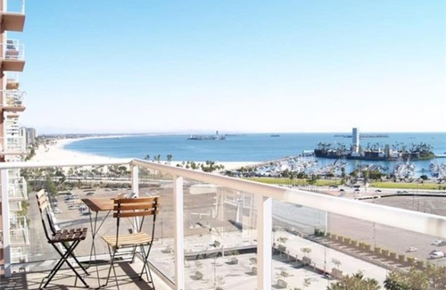 Waterfront Apartment | Ocean Views Penthouse 2b 2b Majestic Apartment 5 min to Convention Center