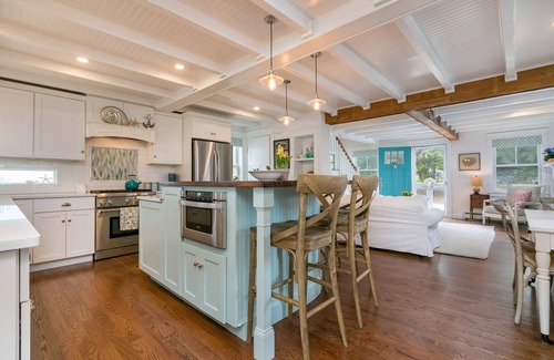Loveitts Field House | OCEAN VIEWS, Rooftop Deck, HOT TUB, new back deck! 3-min walk to Willard Beach