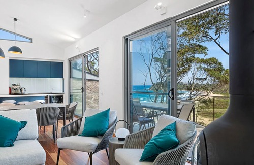 Rosedale House | Ocean Views, Steps to Beach & WiFi | Yowani House