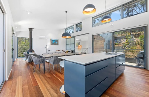 Rosedale House | Ocean Views, Steps to Beach & WiFi | Yowani House