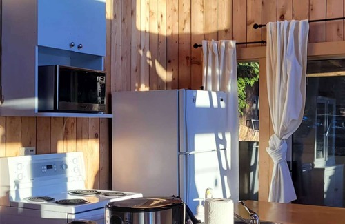 Powell River Cabin | Ocean Views & Sunset Beach Cabin with soaker tub & fire pit