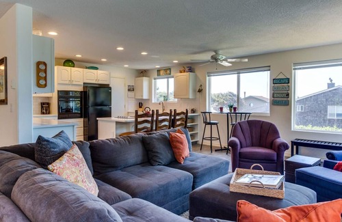 Yachats House | Ocean Views & Tide Pool Access! Dog Friendly! Yachats!