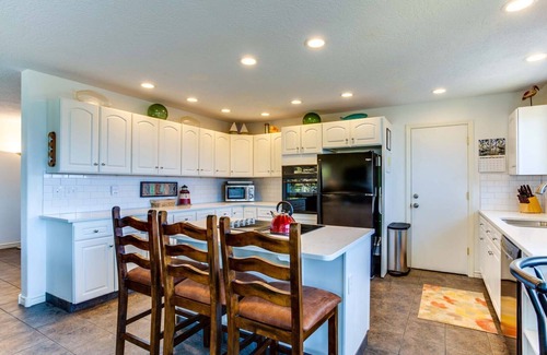 Yachats House | Ocean Views & Tide Pool Access! Dog Friendly! Yachats!