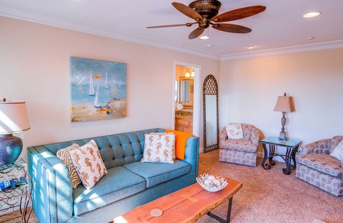 La Jolla Mesa Condo | Ocean Views Top Floor Condo