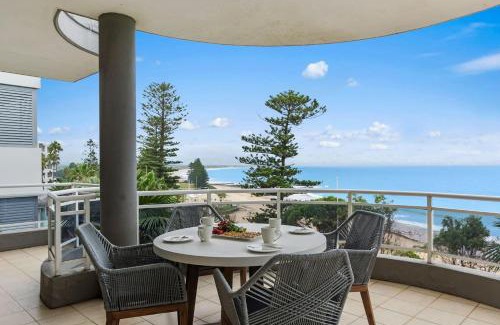 Wollongong CBD Apartment | Ocean Vista Escape - A Lofty Beachfront Penthouse