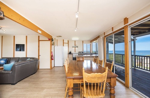 Guilderton House | Ocean Vista - Large modern home with ocean views