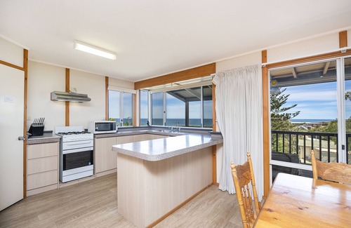 Guilderton House | Ocean Vista - Large modern home with ocean views
