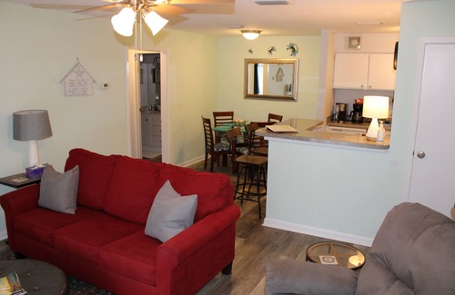 Demere Park Condo | Ocean Walk 1Bd/1Ba Condo Close to the Village Pier Area