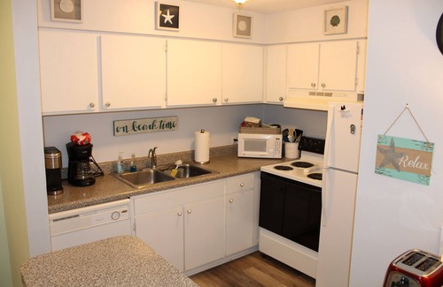 Demere Park Condo | Ocean Walk 1Bd/1Ba Condo Close to the Village Pier Area
