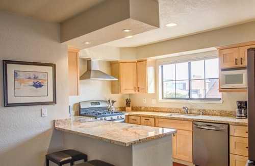 Lighthouse District Condo | Ocean Wave B - Monterey Condo - Oceanview Cannery Row