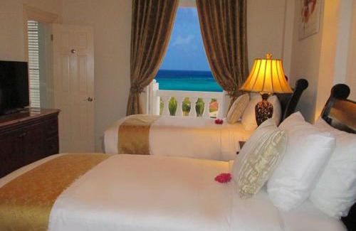 Nassau Hotel | Ocean West Boutique Hotel