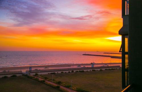 Durban Point Apartment | OCEAN WHISPER I - Back up power, 2 Adults & 2 Kids, Sea facing