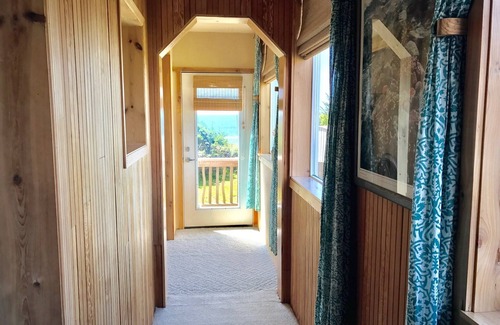 Newport Apartment | Ocean Wind Retreat, Oceanfront, romantic, ideal for couples, pet friendly
