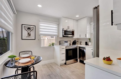 Poinsettia Heights Cottage | Oceana @ Casa Del Sol