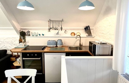 Bonchurch Cabin | Oceanblue: The Hideaway