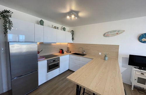 Vieux-Boucau-les-Bains Apartment | Oceanfront T2 Apartment - Sleeps 4 - Terrace & Veranda - Perfect for Families & Friends