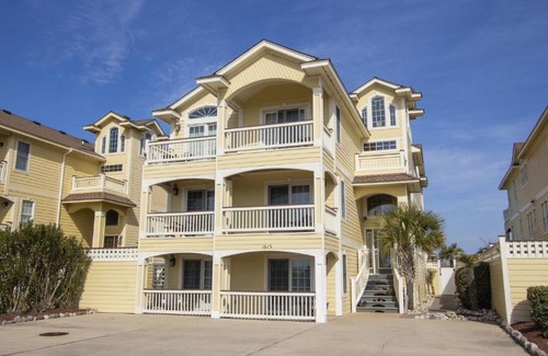 Kill Devil Hills House | OCEANFRONT, 11 BRs, Pool, Theater Rm, Elev, Game Rm, KD2, Grande Luxxe