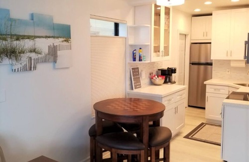 Hollywood Condo | OCEANFRONT/1st FL- On beach Spectacular views/King+sleeper/2 baths. Free parking