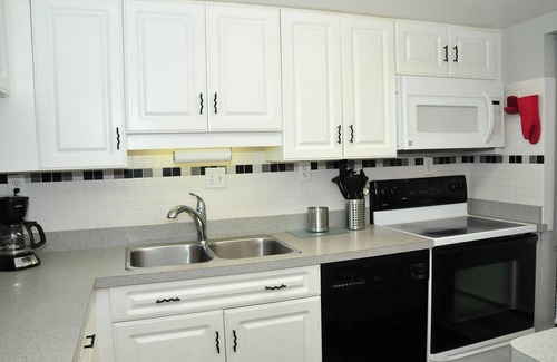 Northeast Virginia Beach Condo | Oceanfront 2 bedroom condo
