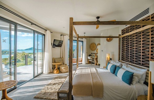 Fryes Beach House | Oceanfront 2 BedRoom with Kitchen Designed for Relaxation and Inspiration