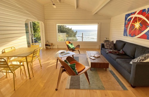 Bolinas House | Oceanfront 2bd modern log cabin in Bolinas