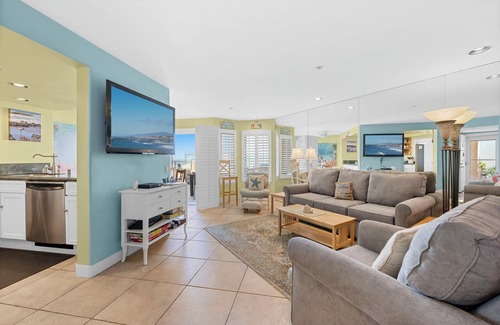 Townsite Condo | Oceanfront 2BR/2BA Condo in Oceanside with Amazing Beach Access has AC!