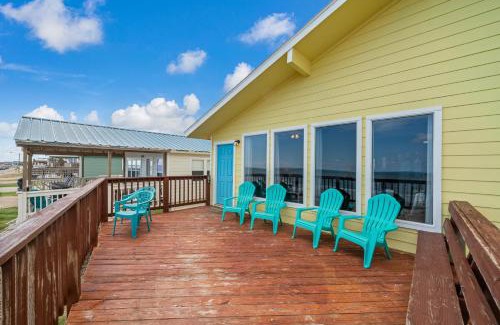 Surfside Beach House | Oceanfront 2BR Cottage w Sunsets Views Comfy and Pet and Family Friendly