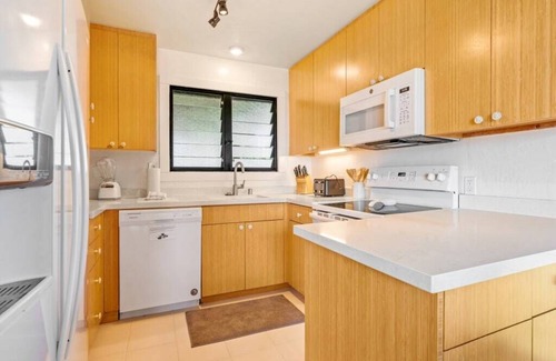 Lihue Condo | Oceanfront 3 Bedroom w/Kitchen and Lanai–Kaha Lani