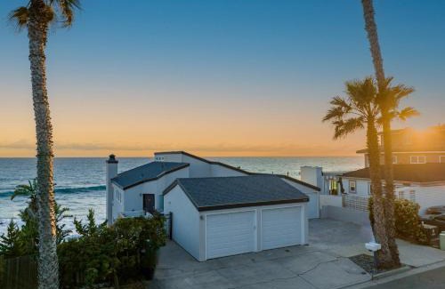 South Oceanside House | Oceanfront 3-unit complex - Private Deck - BBQ