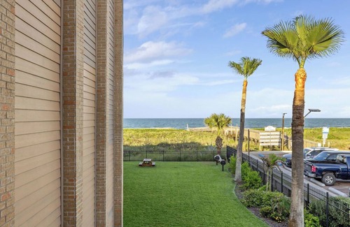 South Padre Island Condo | Oceanfront 3-Bedroom Condo w/Direct Beach Access