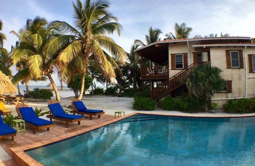 San Pedro House | Oceanfront 3Bd/3Bth Home w/Blue Skies, Emerald Seas, Warm Winds & Coconut Trees